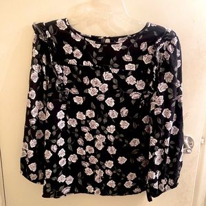 Cute floral blouse with ruffles